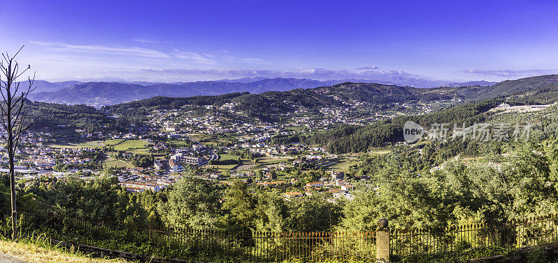 布拉加城市的全景图从Bom Jesus do Monte